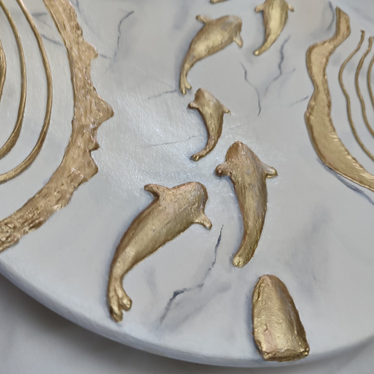 ماهی های برجسته شده و به رنگ طلایی