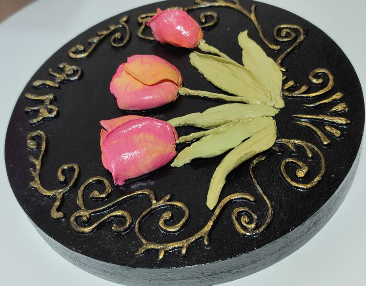 دیوارکوب استاکو گل لاله از نمای نار