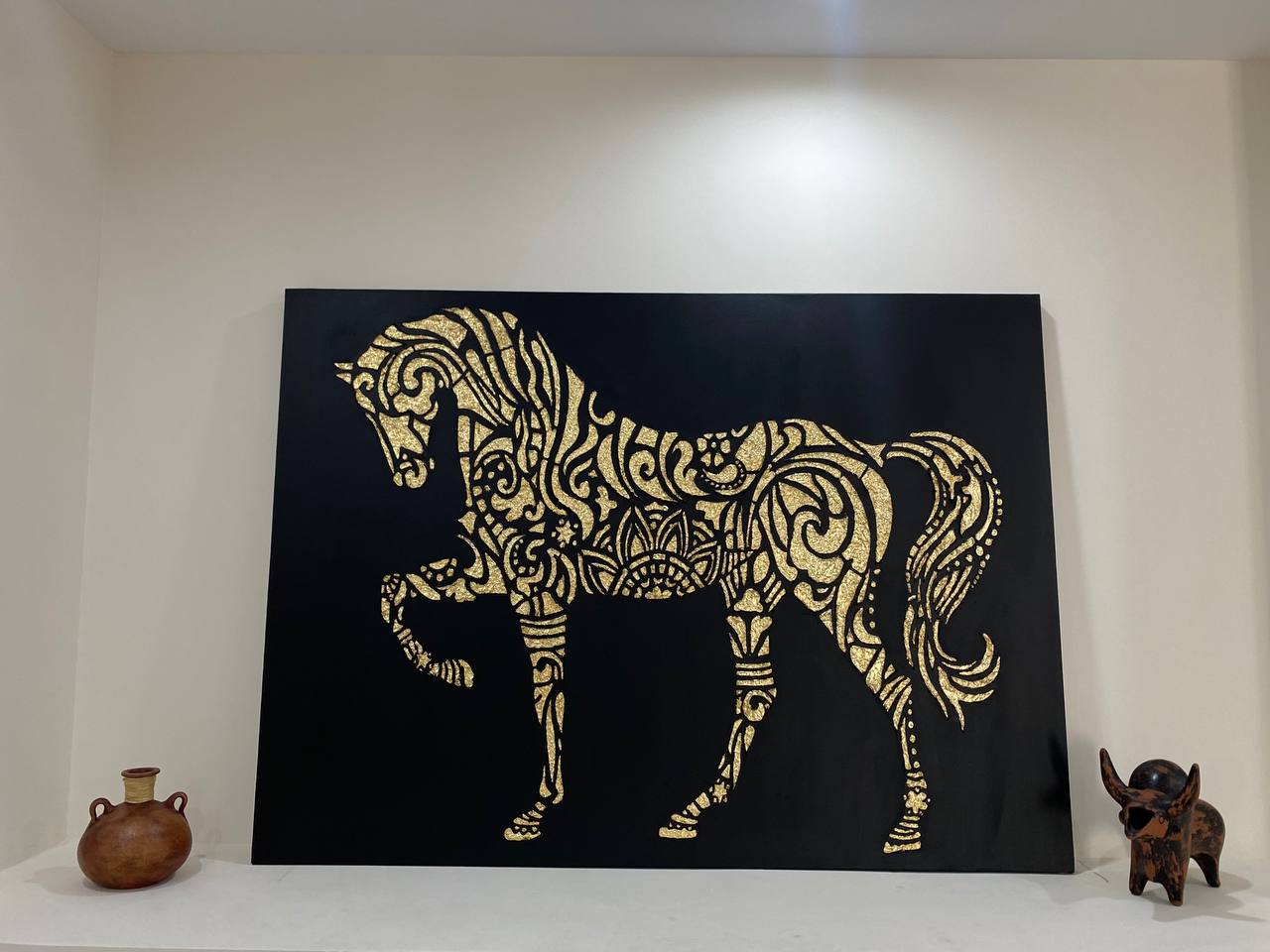 تابلوی اسب روی دیوار