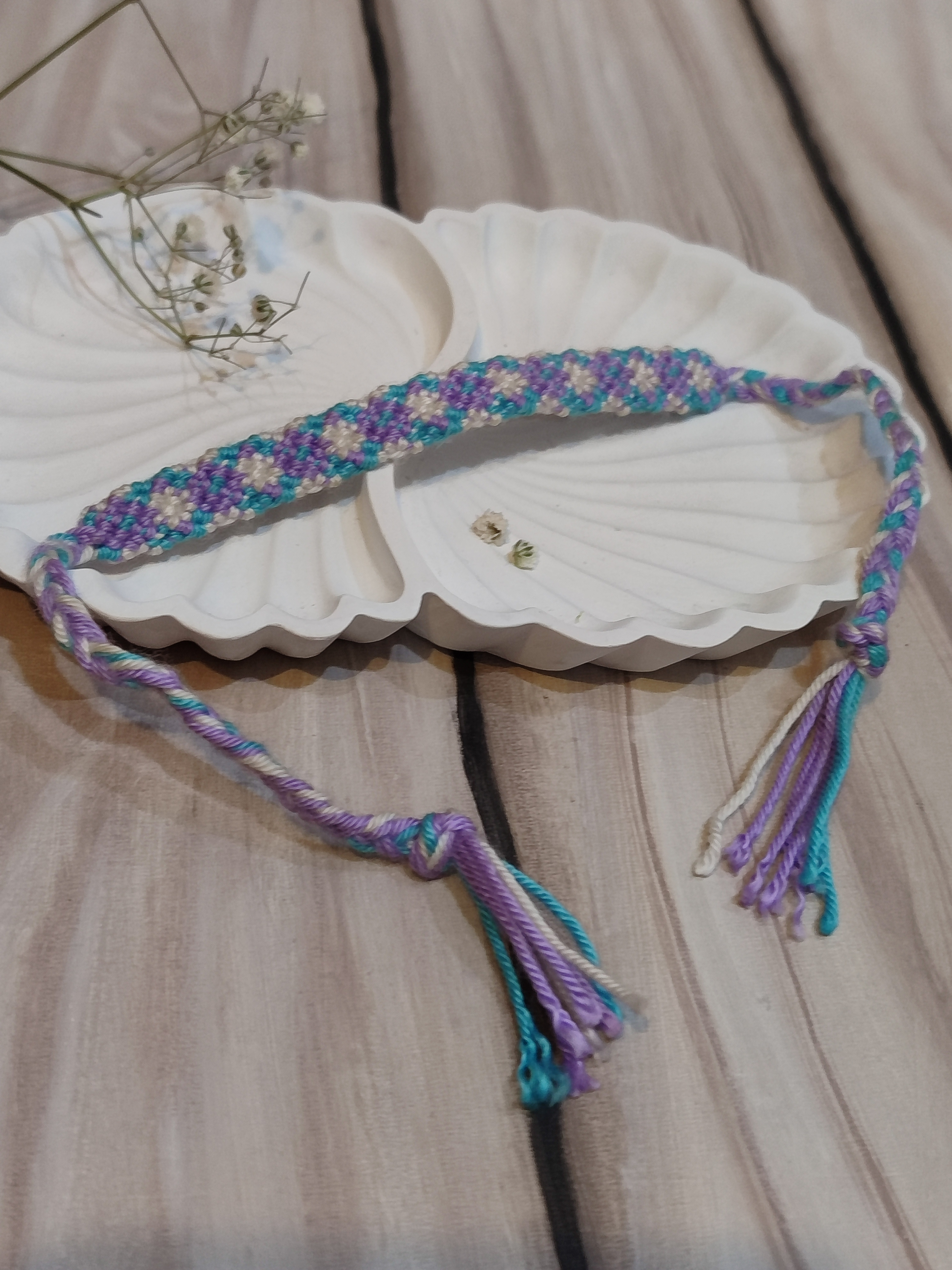 دستبند یاسی آبی سفید