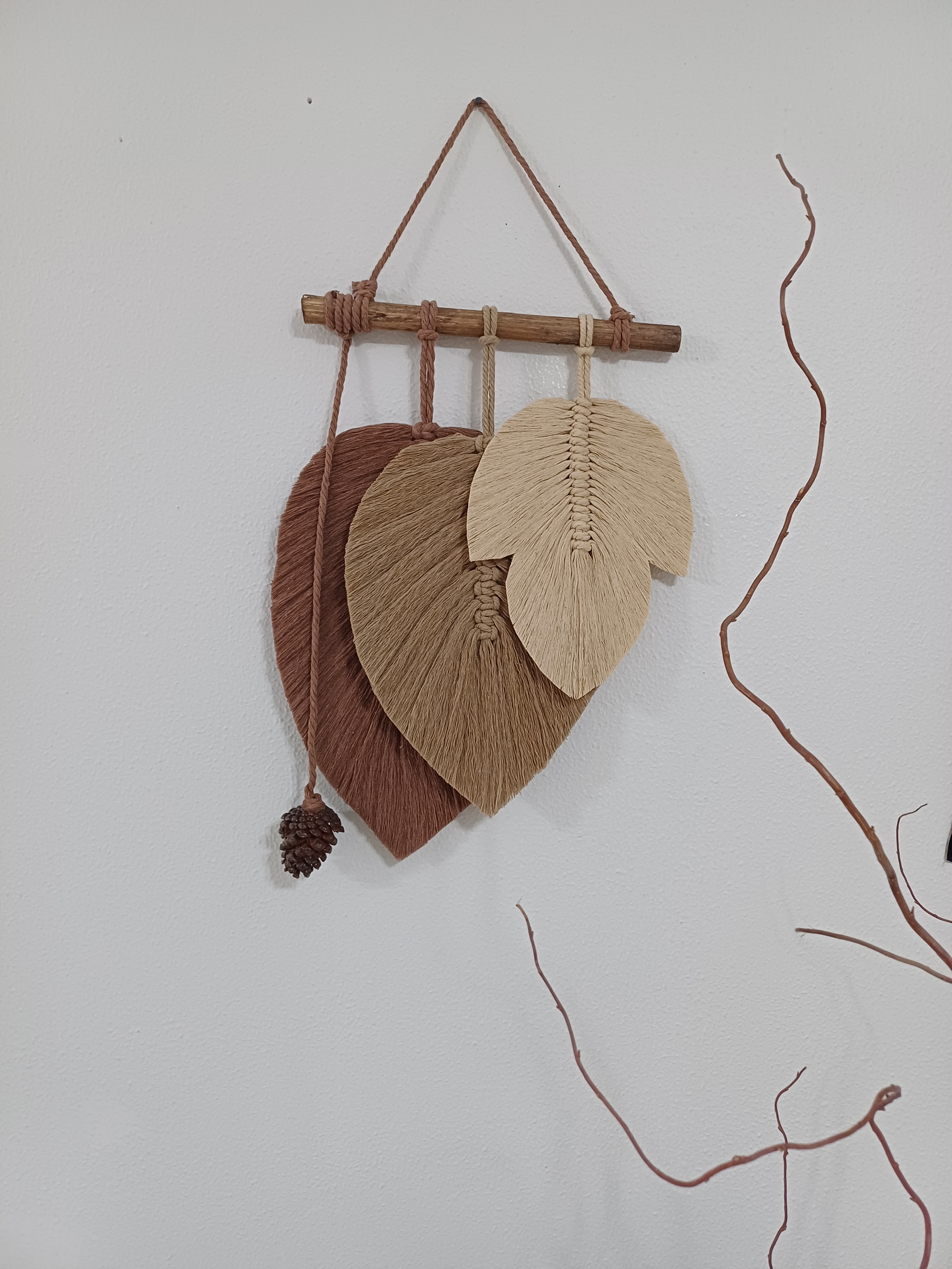 دیوار کوب مکرومه سه برگ